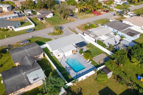 House in Hollywood, Florida 3 bedrooms, 118.45 sq.m. № 1953626 - photo 30