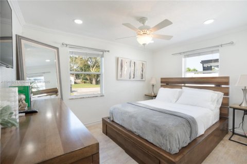 House in Hollywood, Florida 3 bedrooms, 118.45 sq.m. № 1953626 - photo 9