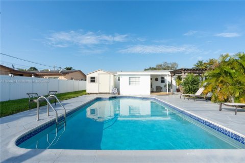 House in Hollywood, Florida 3 bedrooms, 118.45 sq.m. № 1953626 - photo 6