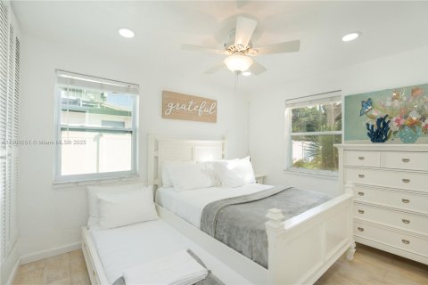 House in Hollywood, Florida 3 bedrooms, 118.45 sq.m. № 1953626 - photo 15