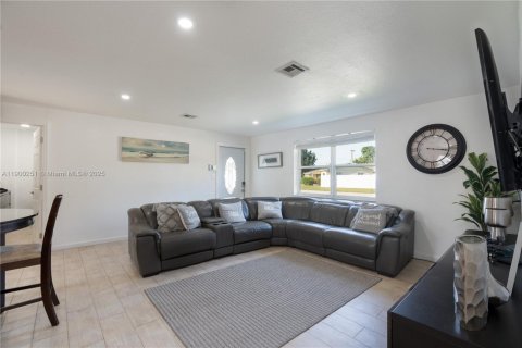 House in Hollywood, Florida 3 bedrooms, 118.45 sq.m. № 1953626 - photo 21