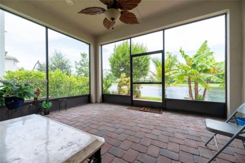 Купить виллу или дом в Корал-Спрингс, Флорида 5 спален, 285.12м2, № 2022232 - фото 12