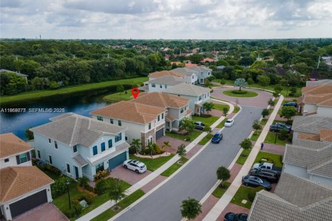 Купить виллу или дом в Корал-Спрингс, Флорида 5 спален, 285.12м2, № 2022232 - фото 13