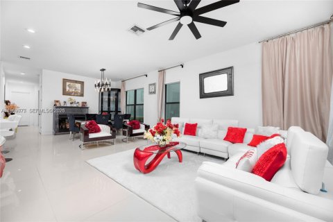 Купить виллу или дом в Корал-Спрингс, Флорида 5 спален, 285.12м2, № 2022232 - фото 6