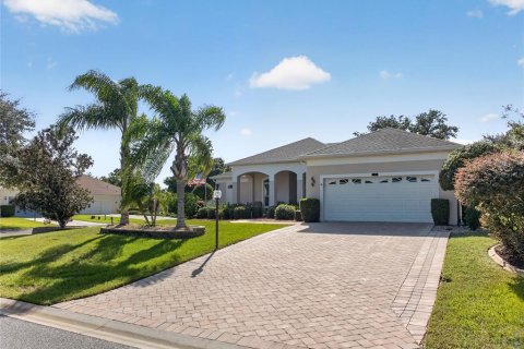House in Leesburg, Florida 3 bedrooms, 213.77 sq.m. № 2427371