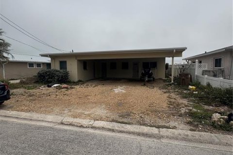 House in Madeira Beach, Florida 2 bedrooms, 115.2 sq.m. № 1615854 - photo 1