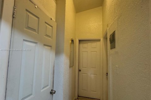 House in Delray Beach, Florida 2 bedrooms, 53.88 sq.m. № 1972082 - photo 12