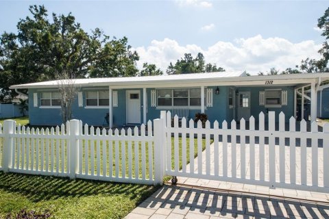 House in Bradenton, Florida 3 bedrooms, 133.59 sq.m. № 2239993