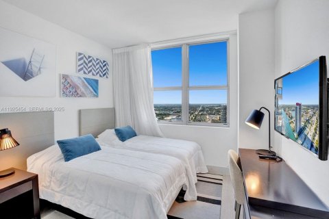 Condominio en alquiler en Hollywood, Florida, 3 dormitorios, 126.44 m2 № 2053134 - foto 13