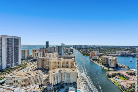 Condominio en alquiler en Hollywood, Florida, 3 dormitorios, 126.44 m2 № 2053134 - foto 8