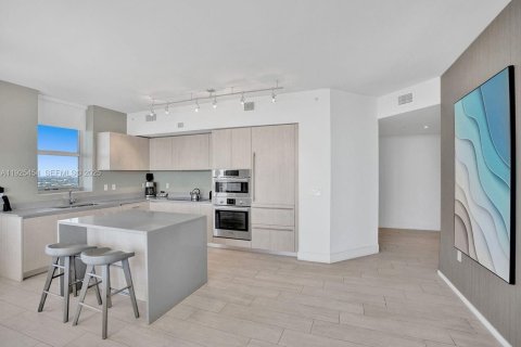 Condominio en alquiler en Hollywood, Florida, 3 dormitorios, 126.44 m2 № 2053134 - foto 6