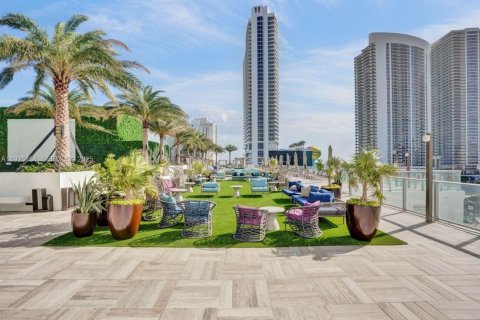 Condominio en alquiler en Hollywood, Florida, 3 dormitorios, 126.44 m2 № 2053134 - foto 12