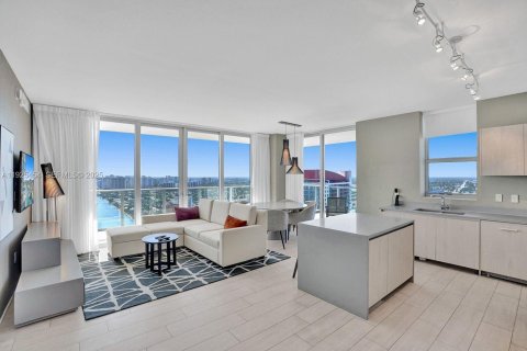 Condominio en Hollywood, Florida, 3 dormitorios  № 2053134