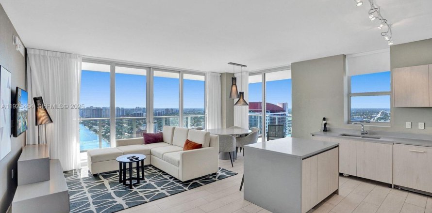 Condominio en Hollywood, Florida, 3 dormitorios  № 2053134