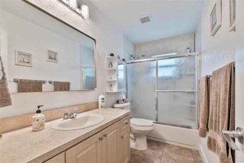 House in Plantation, Florida 3 bedrooms, 129.88 sq.m. № 1867412 - photo 9