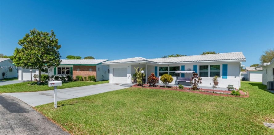 House in Plantation, Florida 3 bedrooms, 129.88 sq.m. № 1867412
