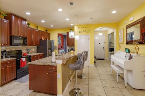 House in Apopka, Florida 3 bedrooms, 205.31 sq.m. № 1893596 - photo 9