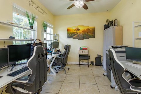 House in Apopka, Florida 3 bedrooms, 205.31 sq.m. № 1893596 - photo 6