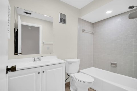 Купить кондоминиум в Клируотер, Флорида 9 комнат, 105.44м2, № 2223466 - фото 14