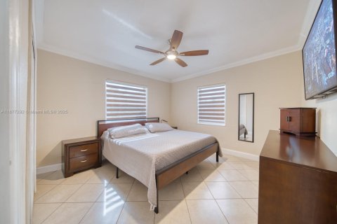 Villa ou maison à vendre à Hialeah, Floride: 3 chambres, 136.75 m2 № 1927391 - photo 14