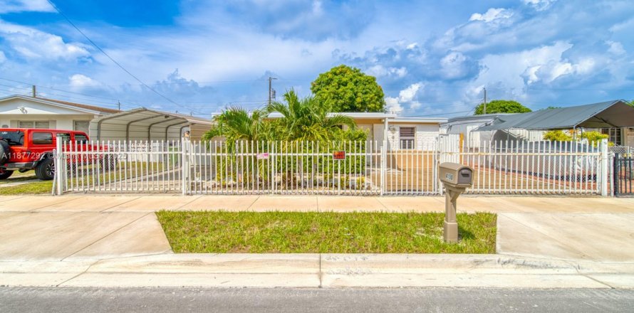 Villa ou maison à Hialeah, Floride 3 chambres, 136.75 m2 № 1927391
