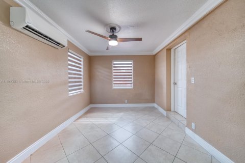 Villa ou maison à vendre à Hialeah, Floride: 3 chambres, 136.75 m2 № 1927391 - photo 17