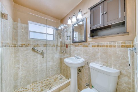 Villa ou maison à vendre à Hialeah, Floride: 3 chambres, 136.75 m2 № 1927391 - photo 18