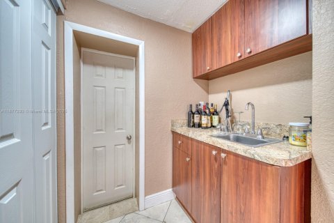 Villa ou maison à vendre à Hialeah, Floride: 3 chambres, 136.75 m2 № 1927391 - photo 16