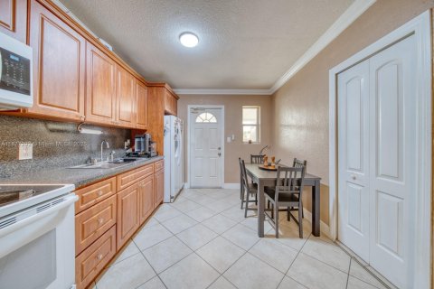 Villa ou maison à vendre à Hialeah, Floride: 3 chambres, 136.75 m2 № 1927391 - photo 9