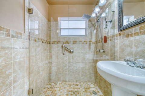 Villa ou maison à vendre à Hialeah, Floride: 3 chambres, 136.75 m2 № 1927391 - photo 19
