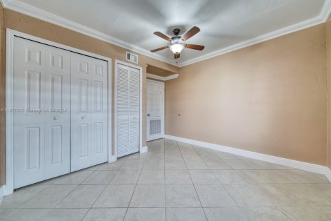 Villa ou maison à vendre à Hialeah, Floride: 3 chambres, 136.75 m2 № 1927391 - photo 20