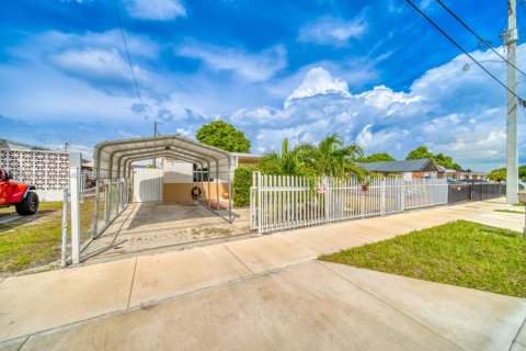 Villa ou maison à vendre à Hialeah, Floride: 3 chambres, 136.75 m2 № 1927391 - photo 3