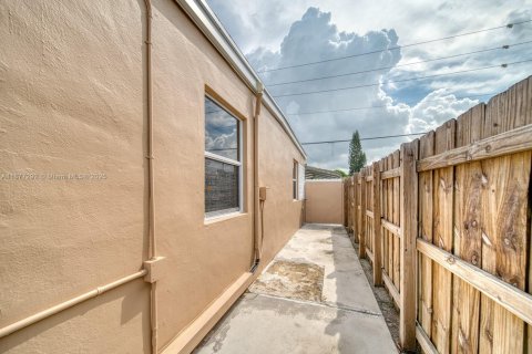 Villa ou maison à vendre à Hialeah, Floride: 3 chambres, 136.75 m2 № 1927391 - photo 28