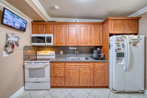 Villa ou maison à vendre à Hialeah, Floride: 3 chambres, 136.75 m2 № 1927391 - photo 11