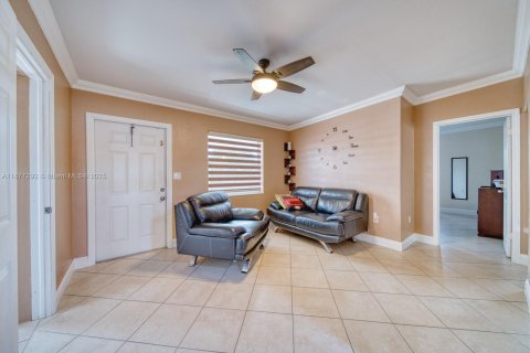 Villa ou maison à vendre à Hialeah, Floride: 3 chambres, 136.75 m2 № 1927391 - photo 8