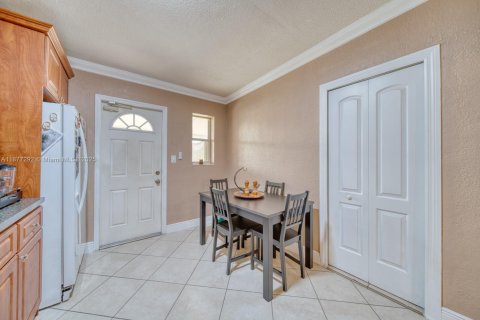 Villa ou maison à vendre à Hialeah, Floride: 3 chambres, 136.75 m2 № 1927391 - photo 10