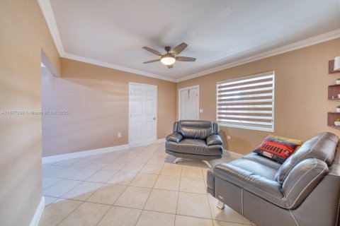 Villa ou maison à vendre à Hialeah, Floride: 3 chambres, 136.75 m2 № 1927391 - photo 7