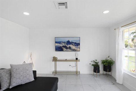 Villa ou maison à louer à Punta Gorda, Floride: 3 chambres, 193.7 m2 № 1647800 - photo 11