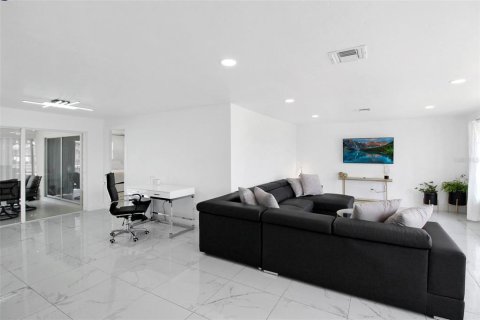 Villa ou maison à louer à Punta Gorda, Floride: 3 chambres, 193.7 m2 № 1647800 - photo 8