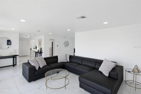 Villa ou maison à louer à Punta Gorda, Floride: 3 chambres, 193.7 m2 № 1647800 - photo 13
