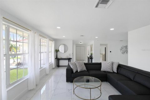 Villa ou maison à louer à Punta Gorda, Floride: 3 chambres, 193.7 m2 № 1647800 - photo 12