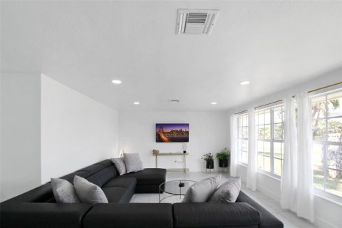 Villa ou maison à louer à Punta Gorda, Floride: 3 chambres, 193.7 m2 № 1647800 - photo 9