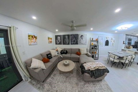Adosado en venta en Pembroke Pines, Florida, 3 dormitorios, 136.75 m2 № 1949711 - foto 11