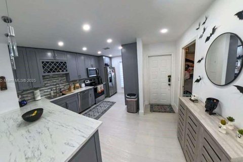 Adosado en venta en Pembroke Pines, Florida, 3 dormitorios, 136.75 m2 № 1949711 - foto 4