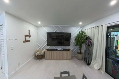 Adosado en venta en Pembroke Pines, Florida, 3 dormitorios, 136.75 m2 № 1949711 - foto 12