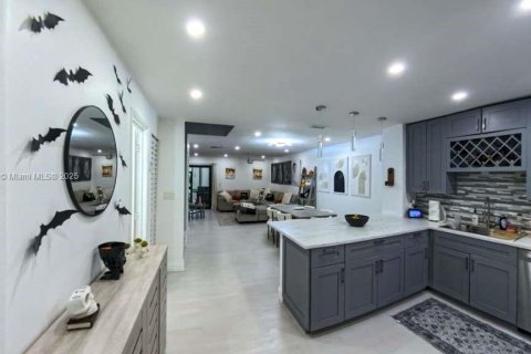 Adosado en venta en Pembroke Pines, Florida, 3 dormitorios, 136.75 m2 № 1949711 - foto 2