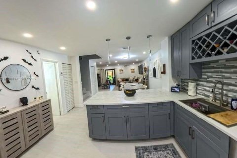 Adosado en venta en Pembroke Pines, Florida, 3 dormitorios, 136.75 m2 № 1949711 - foto 3