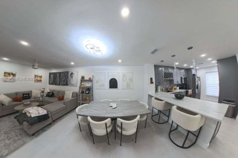 Adosado en venta en Pembroke Pines, Florida, 3 dormitorios, 136.75 m2 № 1949711 - foto 6