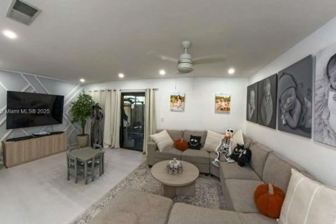 Adosado en venta en Pembroke Pines, Florida, 3 dormitorios, 136.75 m2 № 1949711 - foto 8