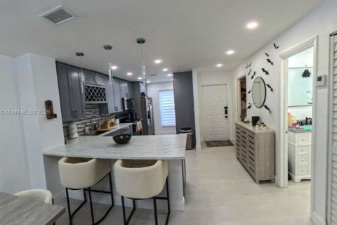 Adosado en venta en Pembroke Pines, Florida, 3 dormitorios, 136.75 m2 № 1949711 - foto 5